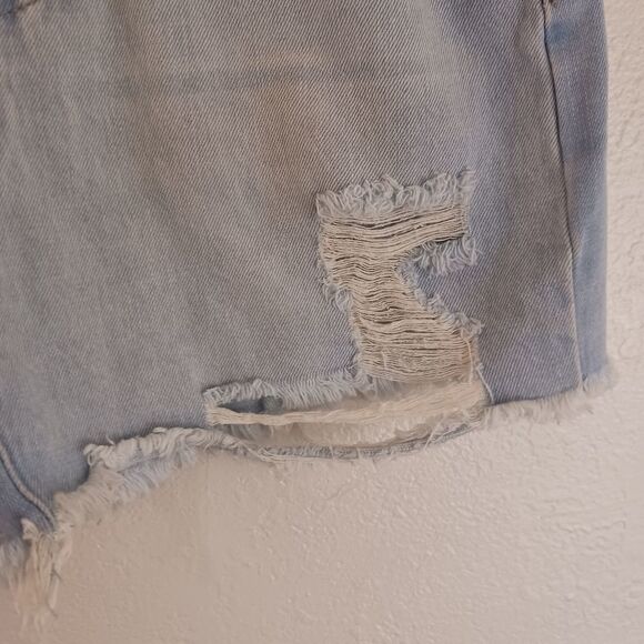 YMI High Rise Dream Fit Distressed shorts size 26 - Picture 8 of 9